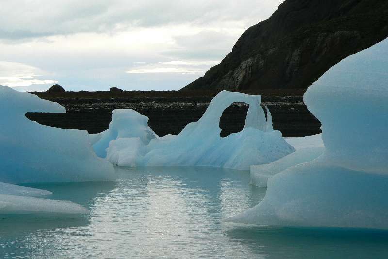 04 Iceberg Staccati dal Ghiacciaio Upsala